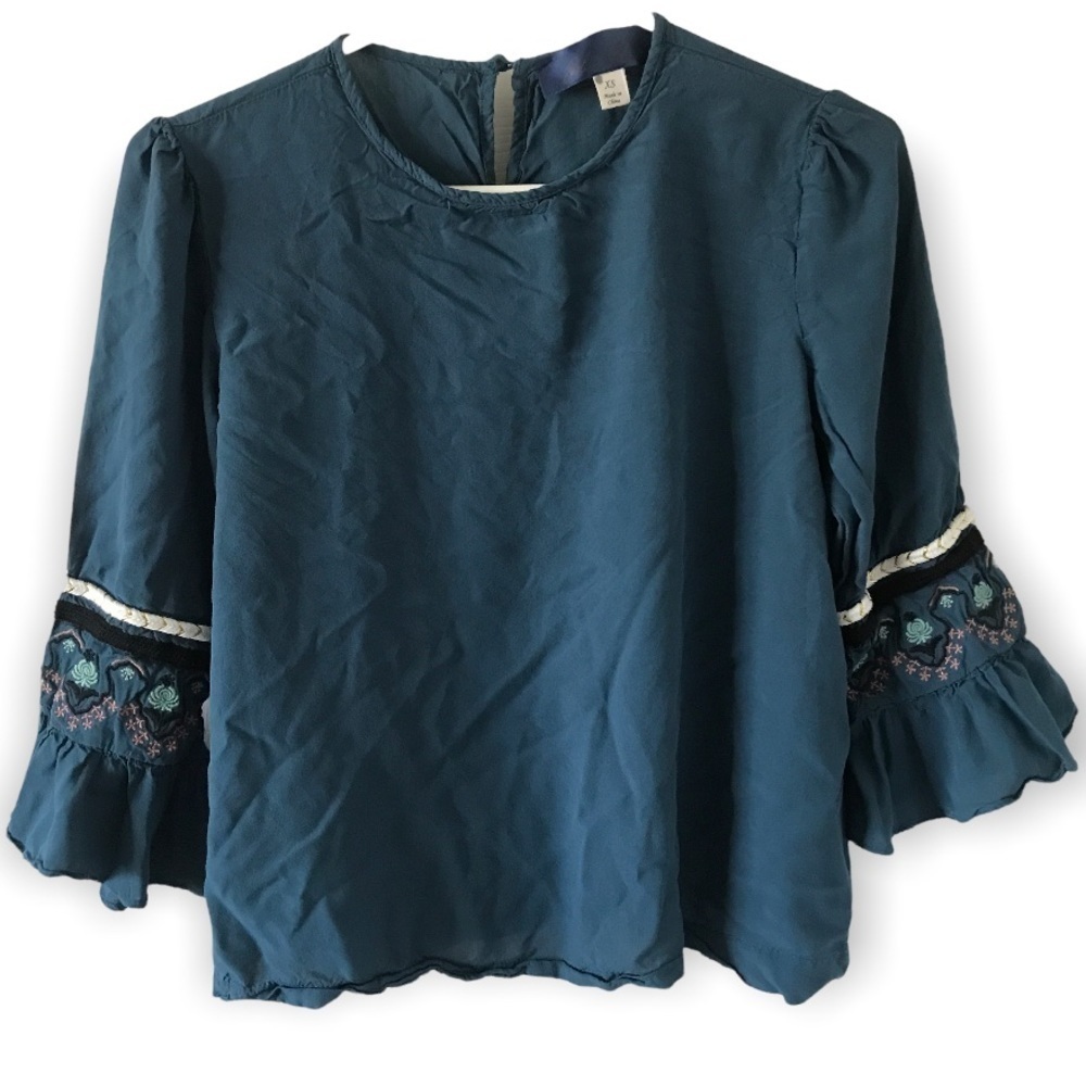 3/$15 Blue rain boho blue 3/4 ruffle sleeve top (T1)